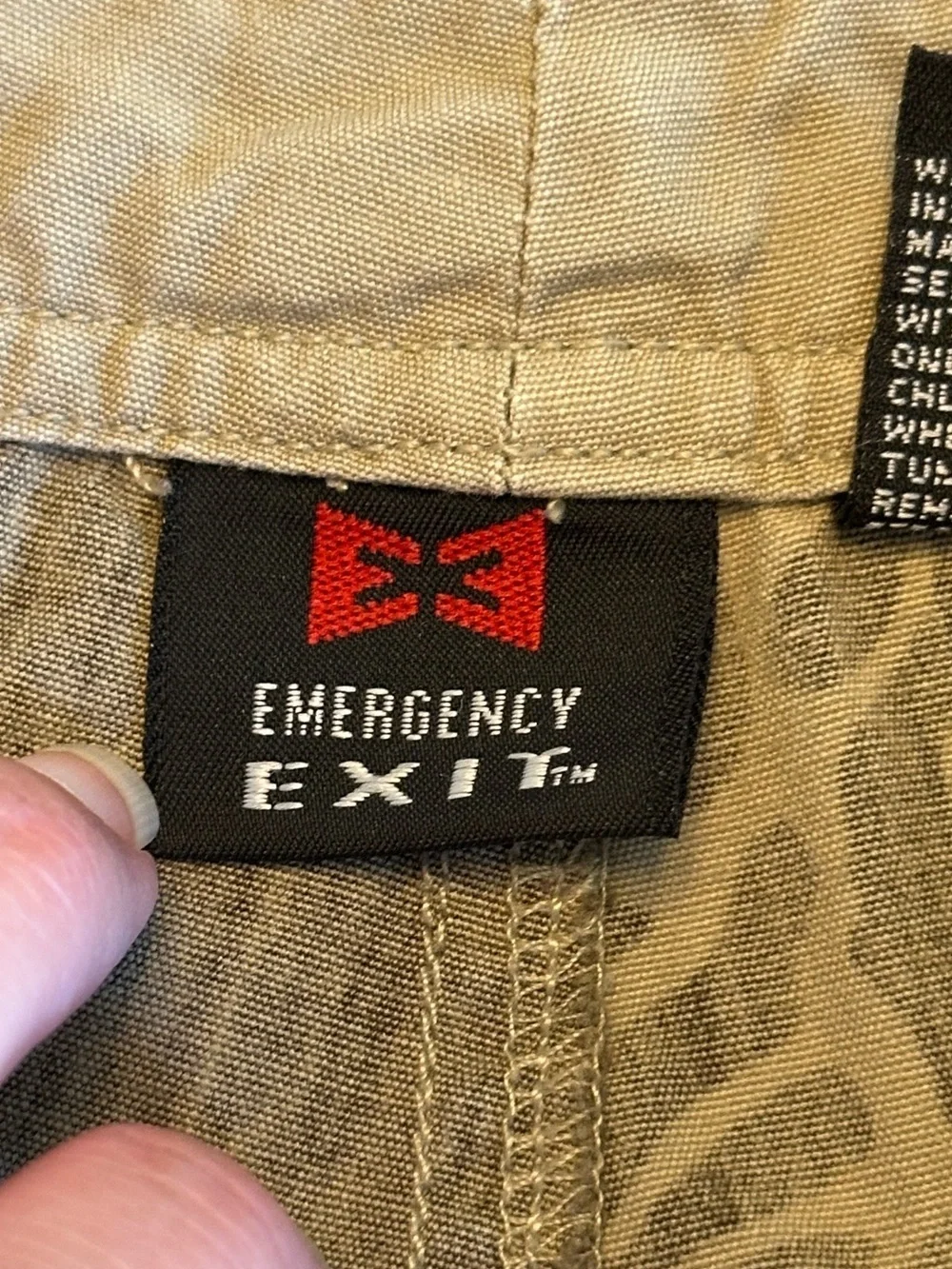 Emergency Exit | Vinatge 90s Men’s All-Over Print Cargo Board Shorts, Size 32